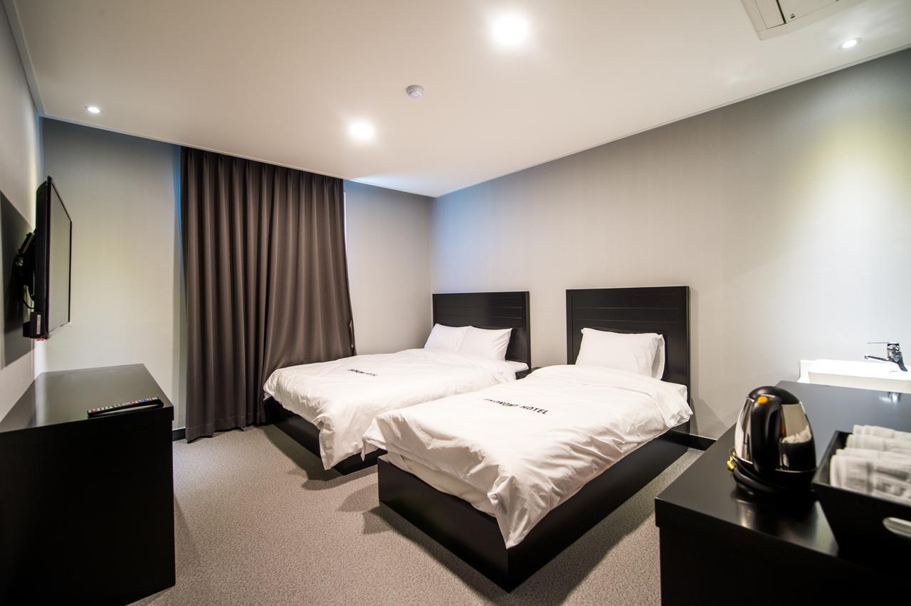 Ekonomy Hotel Jeongseon Buitenkant foto
