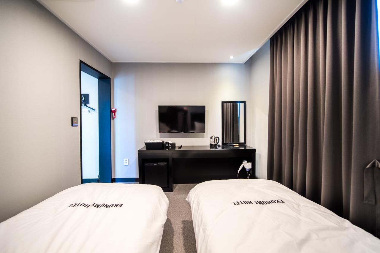 Ekonomy Hotel Jeongseon Buitenkant foto
